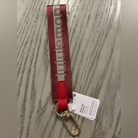 NWT Never Lost Keychain Deep Luxe/Gold/Bone Wordmark O/S Special Edition - Picture 1 of 2
